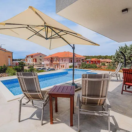 Kamenjak With Pool&seaview Apartment Banjole