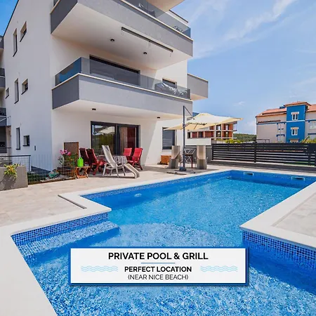 Kamenjak With Pool&seaview Apartment *